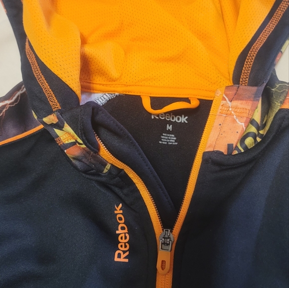 Boy's Medium Reebok zip up play warm jacket. - Picture 5 of 7